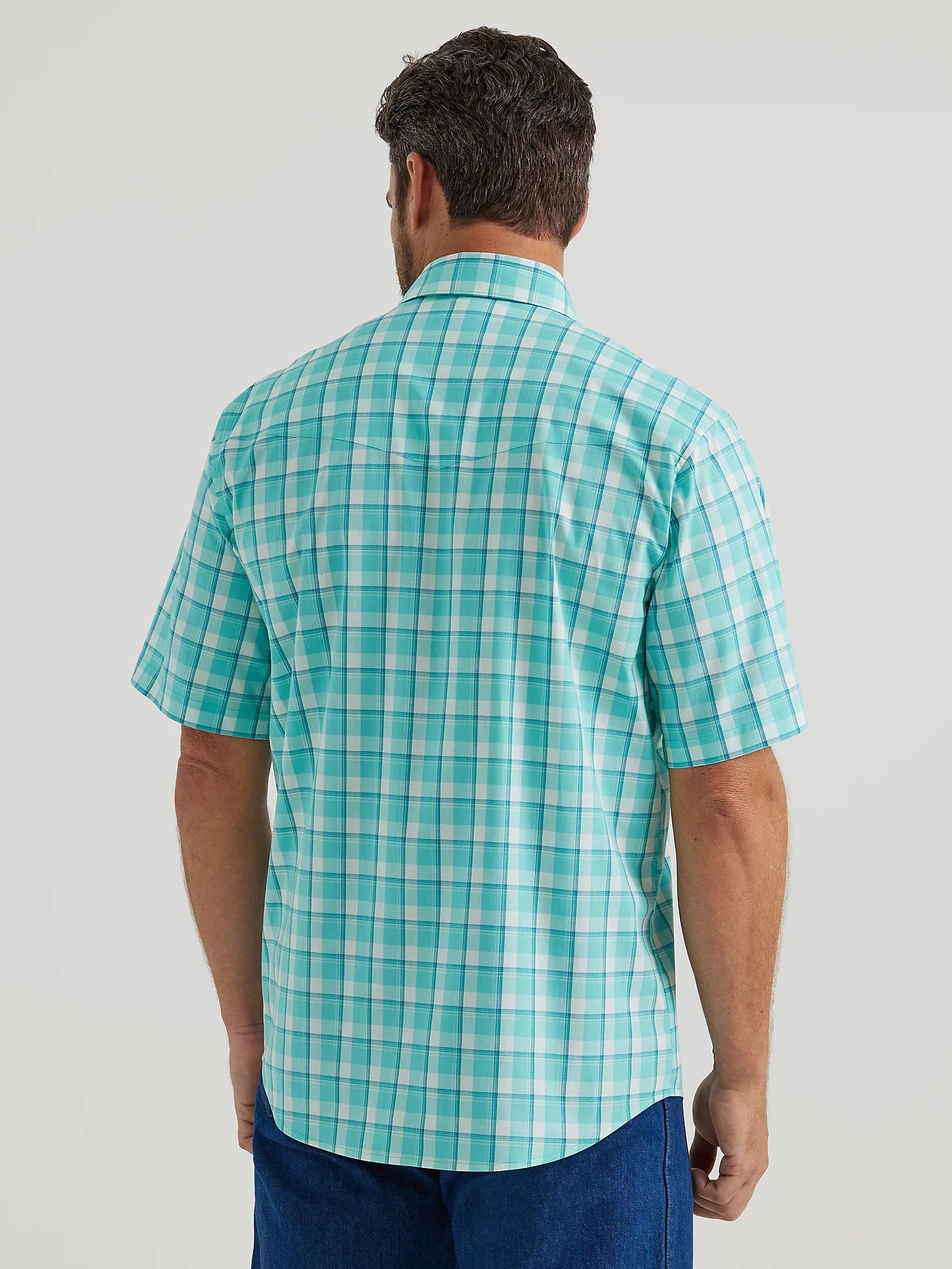 Wrangler Men’s Wrinkle Resist Shorl Sleeve Western Plaid Shirt in Racing Turquoise 112346250