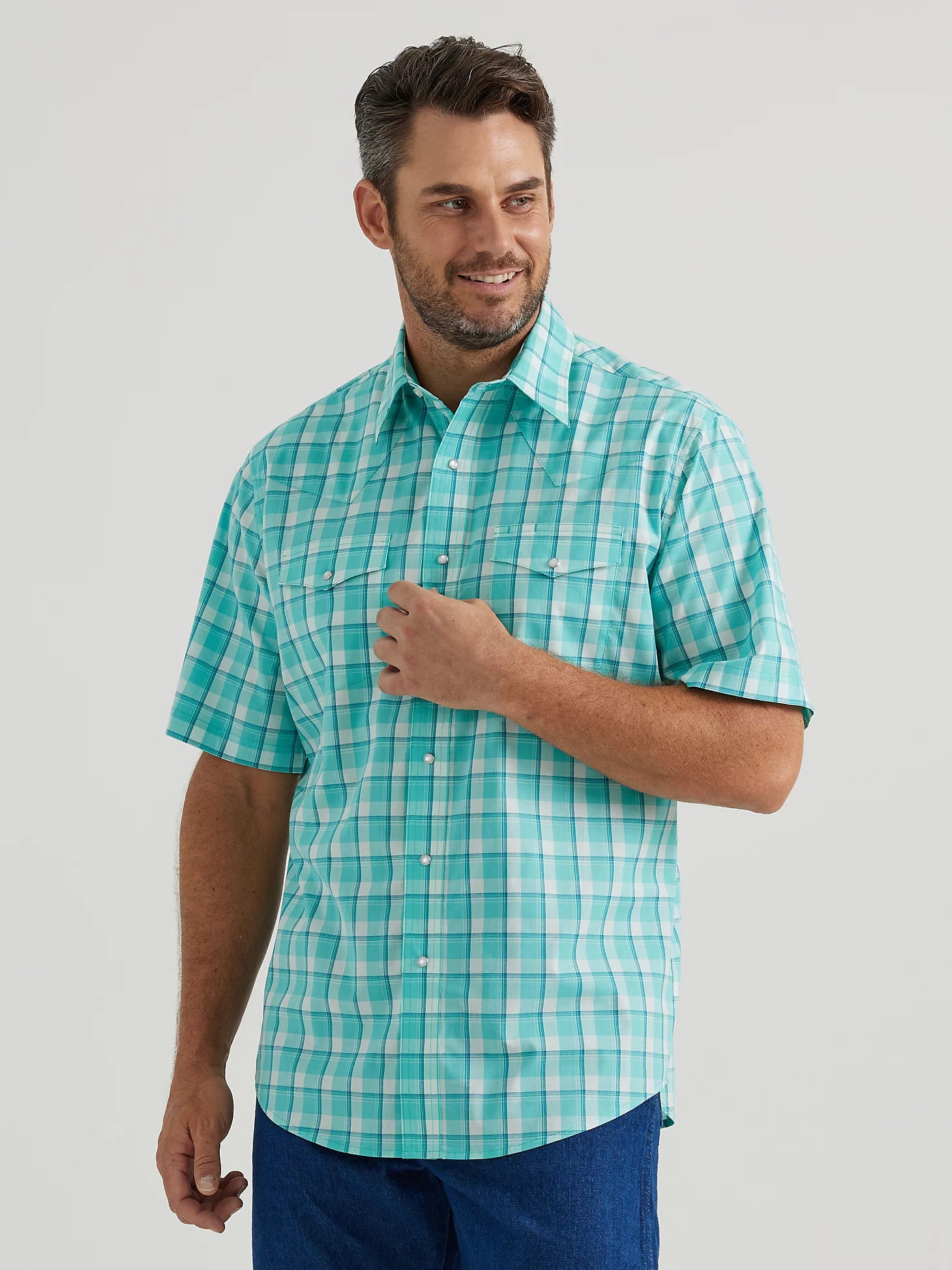 Wrangler Men’s Wrinkle Resist Shorl Sleeve Western Plaid Shirt in Racing Turquoise 112346250